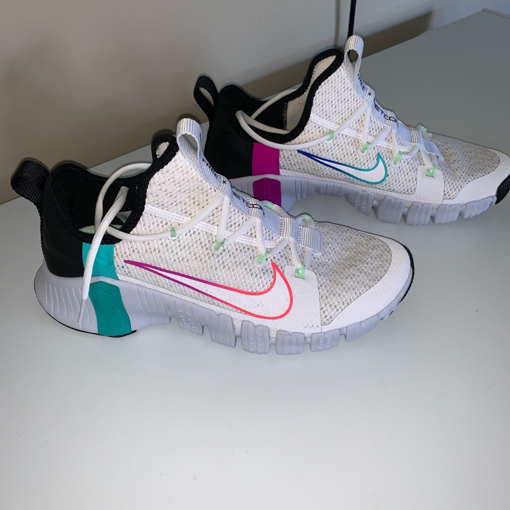 Women Nike Menton Sneakers New size 11